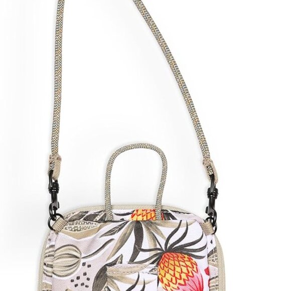 Lightweight Tropifloral Essential Case: Crossbody Wallet with Versatile Strap - Picture 2 of 4